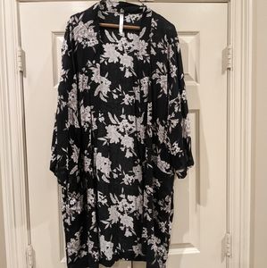 Black floral belted kimono